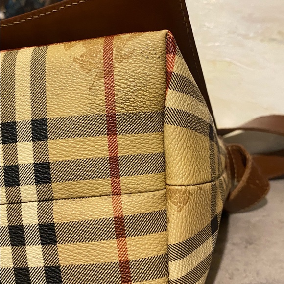 Authentic Burberry Vintage Crossbody - Picture 8 of 13